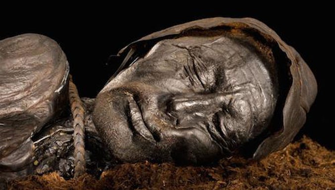 Xác ướp đầm lầy nguyên vẹn nhất thế giới có tuổi thọ 2.400 năm được tìm thấy ở Đan Mạch. Ảnh: Robert Clark.