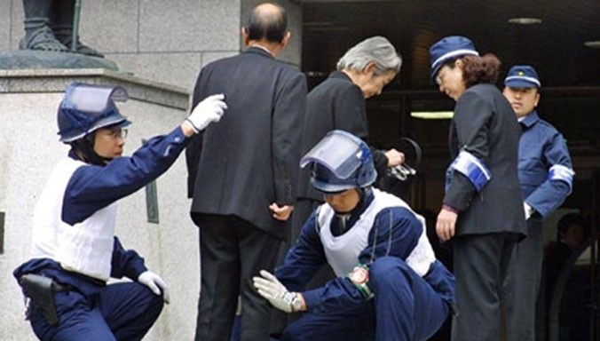 Cảnh sát các vùng miền ở Nhật Bản đã tiến hành gần 80 cuộc bố ráp nhằm vào văn phòng của băng nhóm mafia Yamaguchi-gumi. Ảnh: Tokyo Reporter.