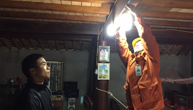 Các hộ dân ở Hua Đán đã được sử dụng điện lưới quốc gia.