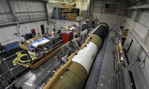 Một tên lửa Minuteman III tại căn cứ không quân Vandenberg, California. Ảnh: Defense One.