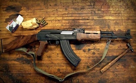 Súng AK 47 và buôn bán vũ khí kiểu 'thương mại kiến'