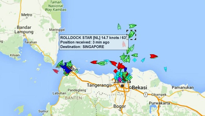 Vị trí tàu Rolldock Star trong biển Java, lúc 8 giờ ngày 28/1, theo trang Marinetraffic.