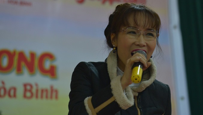 Nữ CEO VietJet hát tặng người nghèo