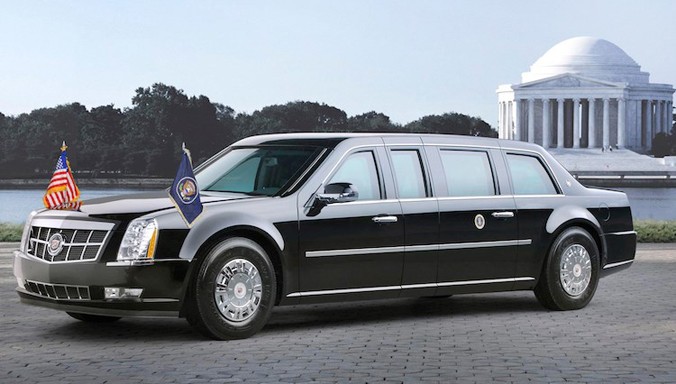 Do thường phải đối mặt với nhiều nguy cơ khủng bố, những tổng thống Mỹ luôn được chuyên chở trên những siêu xe limousine bọc thép được thiết kế đặc biệt.