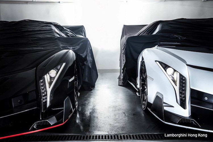 Trong số 9 chiếc Lamborghini Veneno Roadster, 2 chiếc đã cập bến Hồng Kông. Tại châu Á, siêu xe này có giá lên đến 5 triệu USD/chiếc.