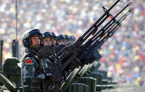 Xe tăng của quân đội Trung Quốc trong một cuộc diễu binh. Ảnh: Reuters.