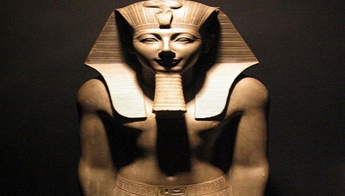 Tượng pharaoh Ai Cập Thutmose III. Ảnh: Oltau/Wikimedia Commons.