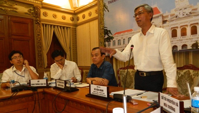 Ông Võ Văn Hoan, Chánh Văn phòng UBND TPHCM trả lời câu hỏi của báo Tiền Phong.