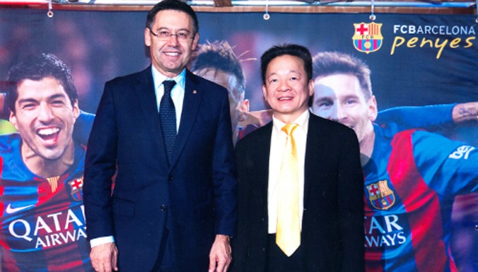 Ông Đỗ Quang Hiển và Chủ tịch CLB Barca Josep Maria Bartomeu.