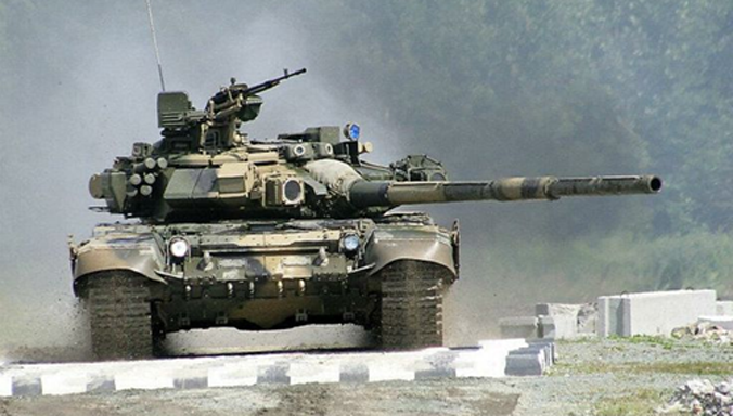 Kể từ cuối năm 2015, Nga bắt trang bị hạn chế cho Quân đội chính phủ Syria dòng xe tăng chiến đấu chủ lực T-90A - quả đấm thép của Quân đội Nga trên chiến trường.