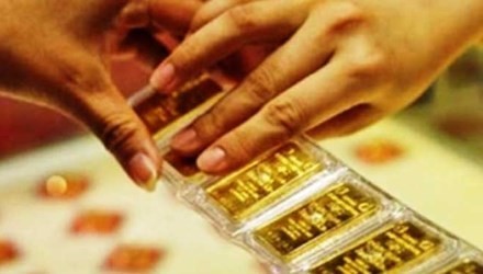 Sau 1 đêm, vàng tăng giá gần 400.000 đồng/lượng