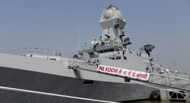 Tàu khu trục INS Kochi của Hải quân Ấn Độ. Ảnh: VOA.