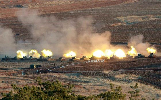 Quân đội Triều Tiên mới đây đã tổ chức cuộc đua xe tăng quy mô lớn theo mô hình cuộc đua tank bithlon của Nga tổ chức thường xuyên trong mấy năm gần đây.