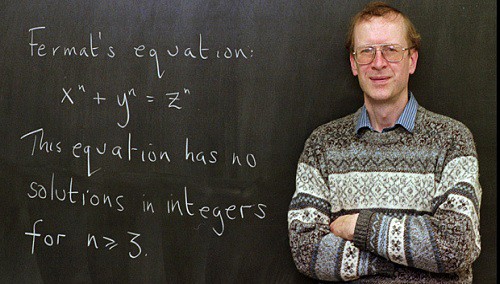 Giáo sư Andrew Wiles bên cạnh Định lý cuối cùng của Fermat. Ảnh: AP.
