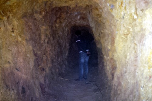 Đường hầm xuyên qua núi được ông Liếc cho người đào từ năm 2009 đến nay. Ảnh: Tiến Hùng.