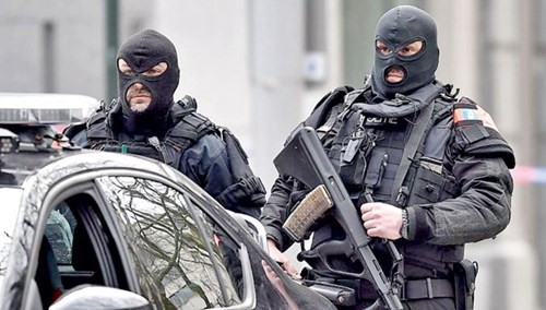 Bỉ tăng cường cảnh sát đặc nhiệm, chống khủng bố trên đường phố thủ đô.