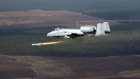 Máy bay chiến đấu A-10 của Mỹ phóng thử tên AGM-86B.