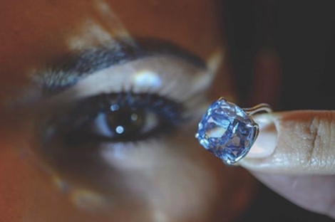 Viên kim cương đắt nhất thế giới Blue Moon.