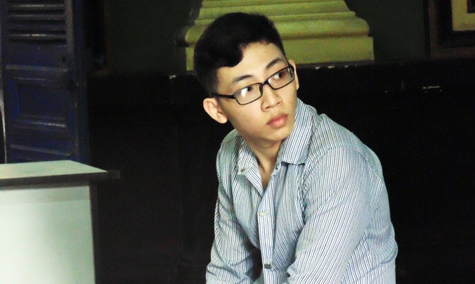 Bùi Thiên Thành tại phiên tòa ngày 6/4. Ảnh: Tân Châu.