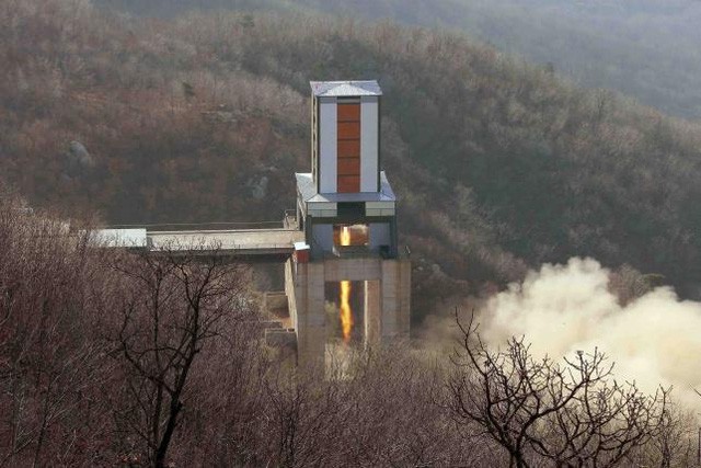 Triều Tiên mới tuyên bố thử thành công động cơ tên lửa đạn đạo xuyên lục địa. Ảnh:Reuters.