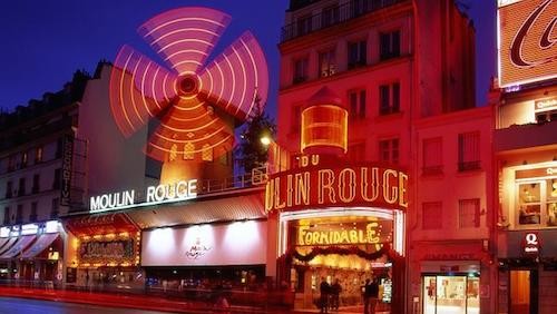 Moulin Rouge – Hộp đêm lâu đời nhất Paris đón khoảng 600.000 lượt du khách mỗi năm. Ảnh: Heraldsun.