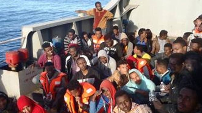 Nhóm người sống sót nói họ đang di chuyển từ Libya tới Italy thì chiếc thuyền bị lật. Ảnh: BBC.