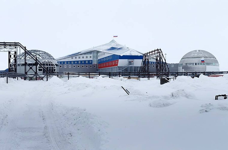 Tổ hợp Arktichesky Trilistnik (Arctic Trefoil) thuộc căn cứ quân sự Nagursky là một công trình kiến trúc đặc biệt nằm trên đảo lớn Alexandra Land thuộc quần đảo Franz Josef Land, phía tây bắc nước Nga, hãng tin RT cho biết.