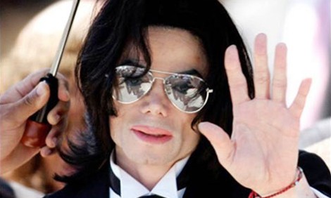 Michael Jackson vướng nhiều nghi án lạm dụng tình dục trẻ em.