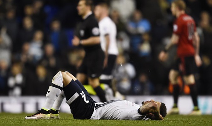 Cầu thủ Tottenham thất vọng vì trận hòa. Ảnh: Reuters.