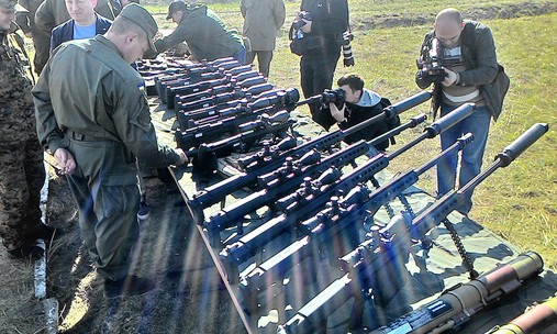 Vệ binh Quốc gia Ukraine từng nhận được hàng loạt vũ khí mới có nguồn gốc từ Mỹ. Ảnh: Apostrophe.com.ua.