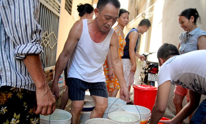 Lãnh đạo thành phố Hà Nội yêu cầu đảm bảo cung cấp điện, nước cho người dân.