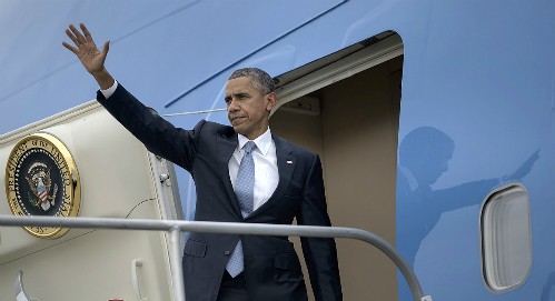 Tổng thống Obama trên chuyên cơ Air Force One. Ảnh: AFP.