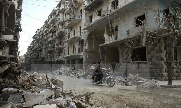 Cảnh đổ nát sau các cuộc giao tranh tại thành phố Aleppo. Nguồn: AFP/TTXVN.