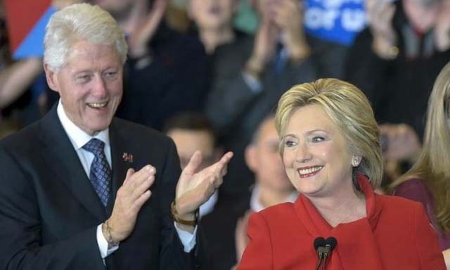 Ứng viên tổng thống Dân chủ Hillary Clinton và chống là cựu Tổng thống Bill Clinton. Ảnh: AP.