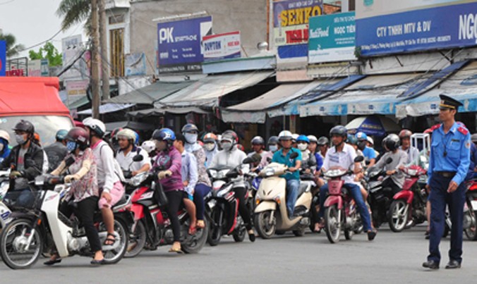 Giao thông kẹt cứng ở trung tâm Cần Thơ