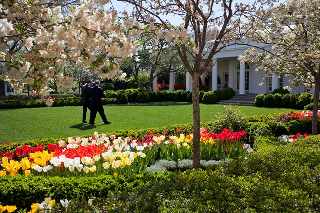 Vườn Hồng là một trong những địa điểm hay được nhắc tới nhất của Nhà Trắng - nơi Tổng thống Mỹ và gia đình sống, làm việc hàng ngày.