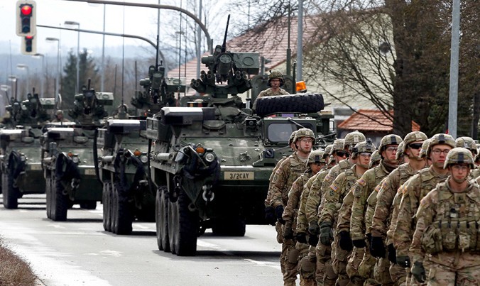 Các binh lính và thiết bị quân sự Mỹ tham gia cuộc hành quân Dragoon Ride năm 2015. Ảnh: Michael Dalder.