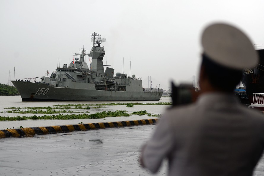 Tàu khu trục HMAS Anzac cập bến tại cảng Sài Gòn chiều 30/5.