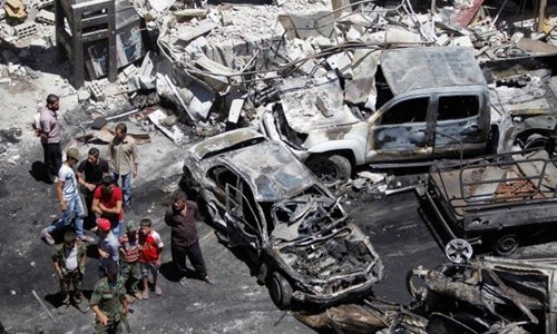 Hiện trường một vụ đánh bom xảy ra hôm nay ở thủ đô Damascus, Syria. Ảnh: Reuters.