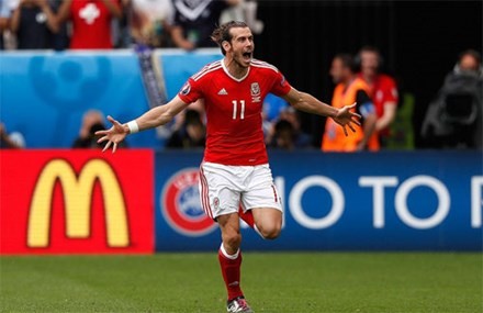 Cú sút phạt thần sầu của Bale trong mắt chuyên gia Việt
