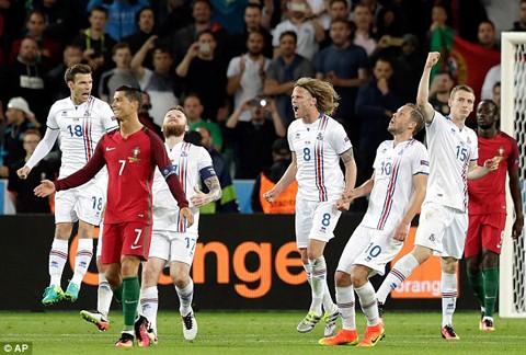 Tiết lộ lý do Ronaldo nổi giận ở trận gặp Iceland
