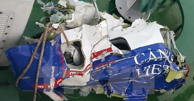  ​Mảnh vỡ máy bay CASA 212 gặp nạn. Nguồn: TTXVN.
