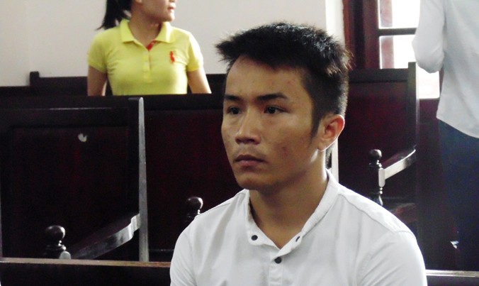 Phan Huỳnh Anh Khoa tại tòa quận Tân Bình chiều 21/6. Ảnh: Tân Châu.