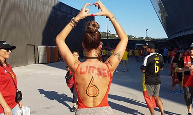 Nàng WAG của đội tuyển Bỉ Rafaella Szabo đang gây sốt trên mạng xã hội bằng một cách cổ vũ rất độc đáo.