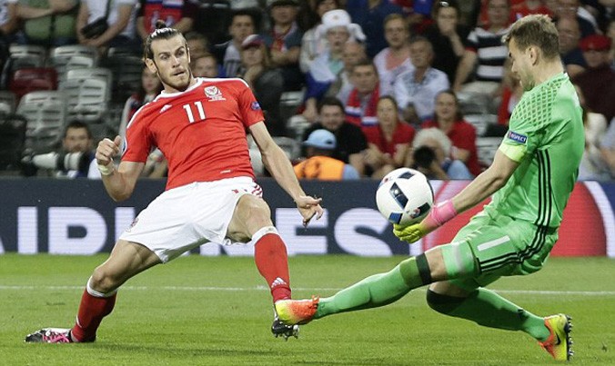 Bale là chủ công trong đội hình tiêu biểu sau vòng bảng.