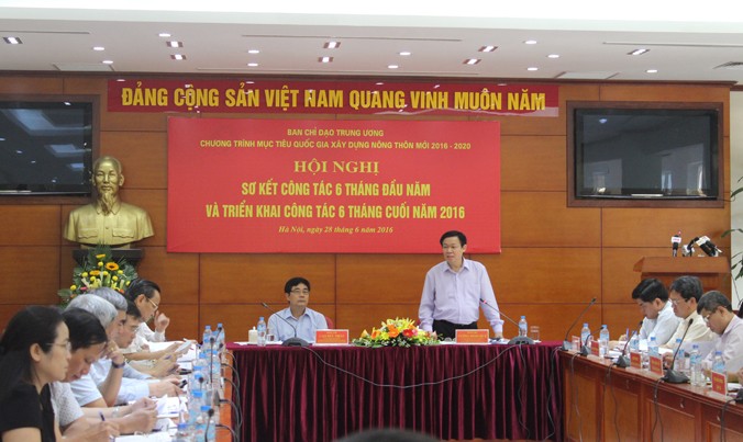 Phó Thủ tướng Vương Đình Huệ yêu cầu làm rõ từng khoản nợ đọng NTM, xử lý đến nơi những nơi cố tình làm sai. Ảnh: Phạm Anh.