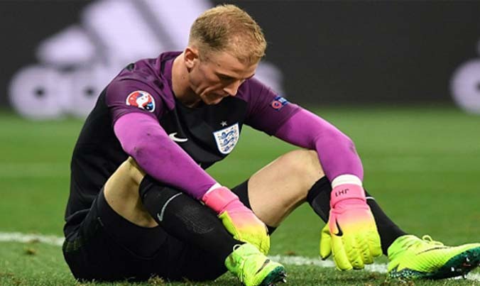 Hart phạm hai sai lầm nghiêm trọng tại Euro 2016. Ảnh: Reuters.