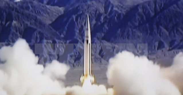 Truyền hình Hàn Quốc đưa tin về vụ phóng tên lửa của Triều Tiên ngày 22/6. Nguồn: THX/TTXVN.