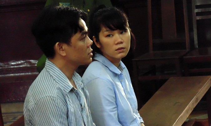 Hai vợ chồng Ngân, Phú cùng lãnh án tù. Ảnh: Tân Châu.