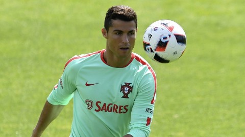 Ronaldo nói gì trước trận chiến 'bá vương' với Pháp?